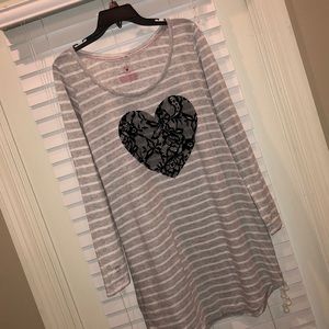 Victoria’s Secret long sleeve night gown 🚂